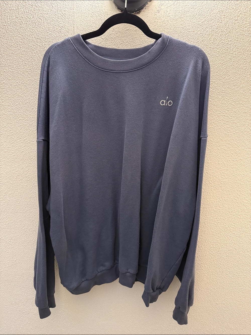 ALO Yoga Alcolade Crewneck Sweatshirt in Slate Blue